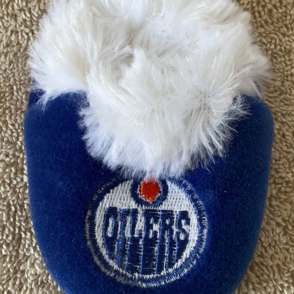 NHL Blue and White infant Edmonton oilers booties - Picture 2 of 6